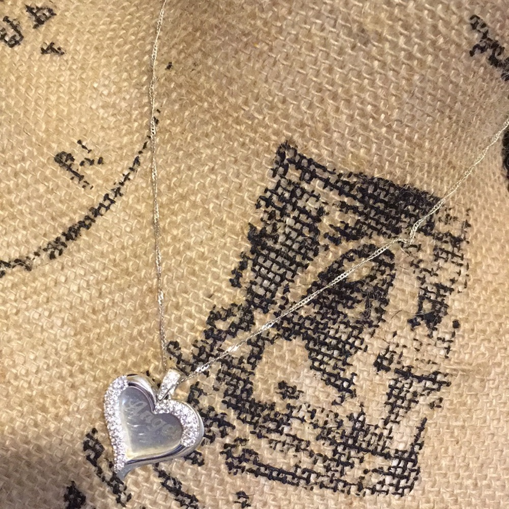 Beautiful ‘Angel’ Necklace - Picture 2 of 5
